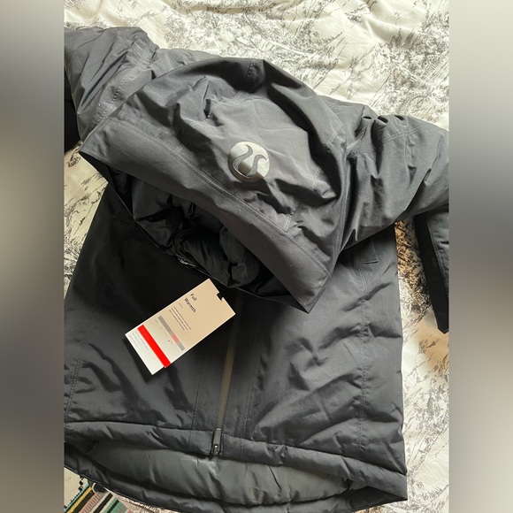 NWT! lululemon Snow Warrior Parka - Size 2 - Picture 5 of 15